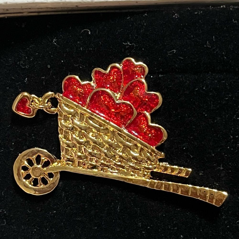 VINTAGE‎ Avon Garden of Love Pin- NIB